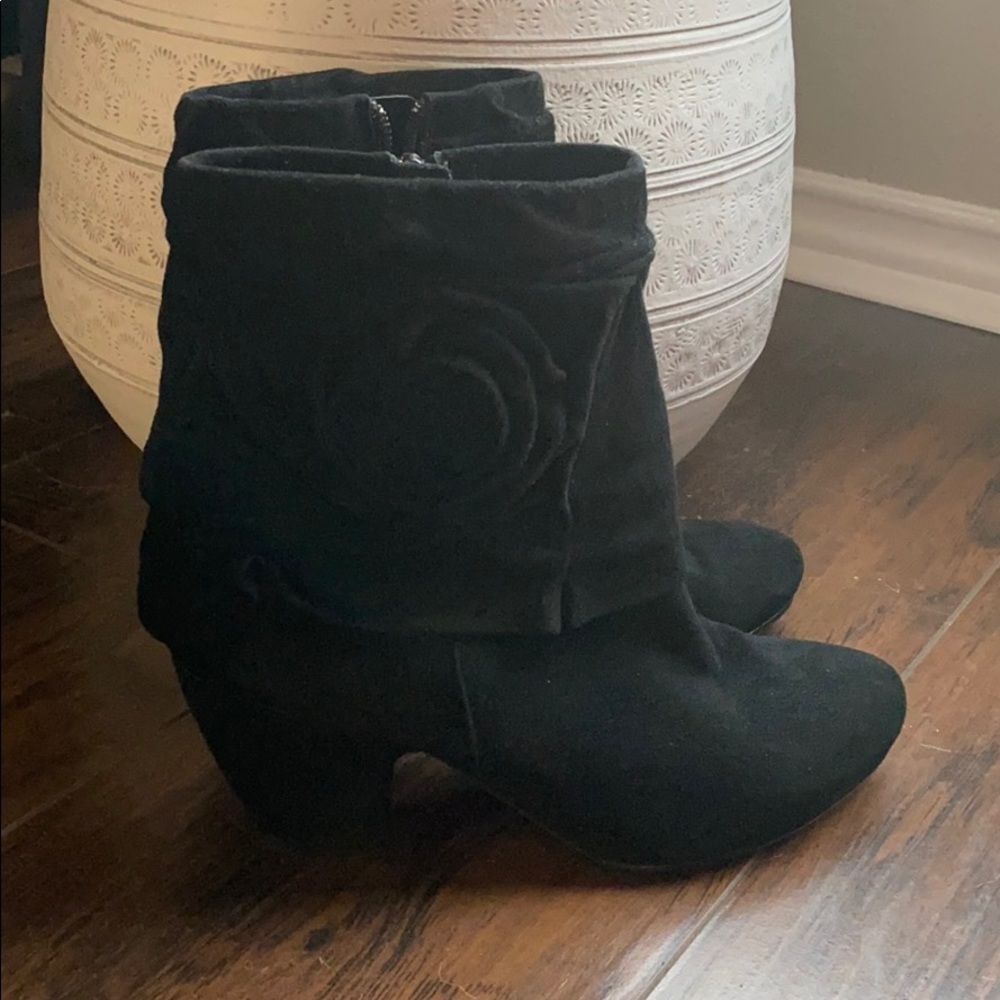 Vaneli black suede boots